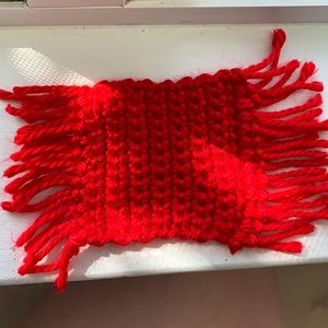Red mug rug with frills